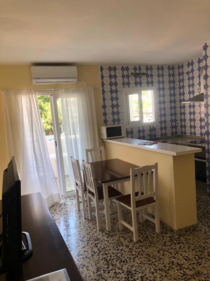 Apartamentos Cala Llonga カラ・ロンガ エクステリア 写真
