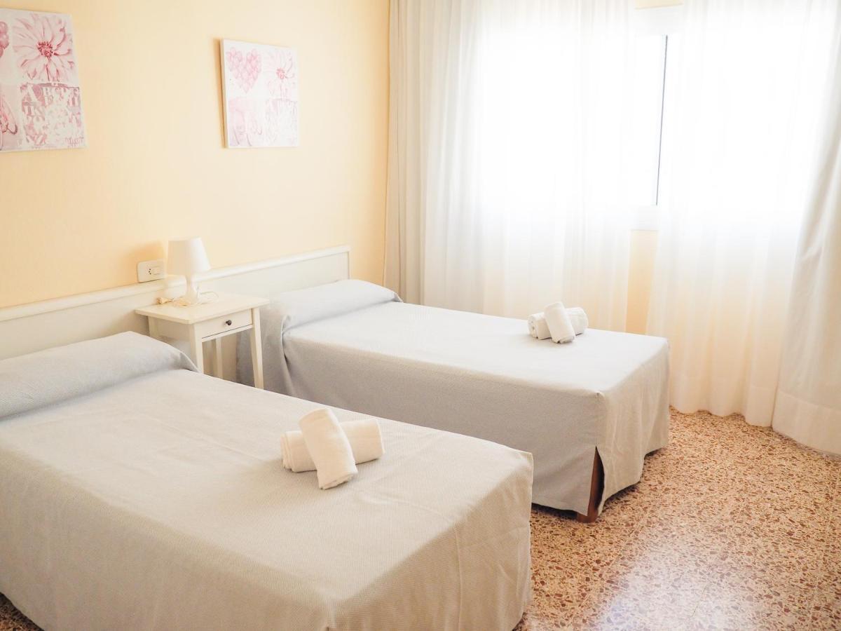 Apartamentos Cala Llonga カラ・ロンガ エクステリア 写真