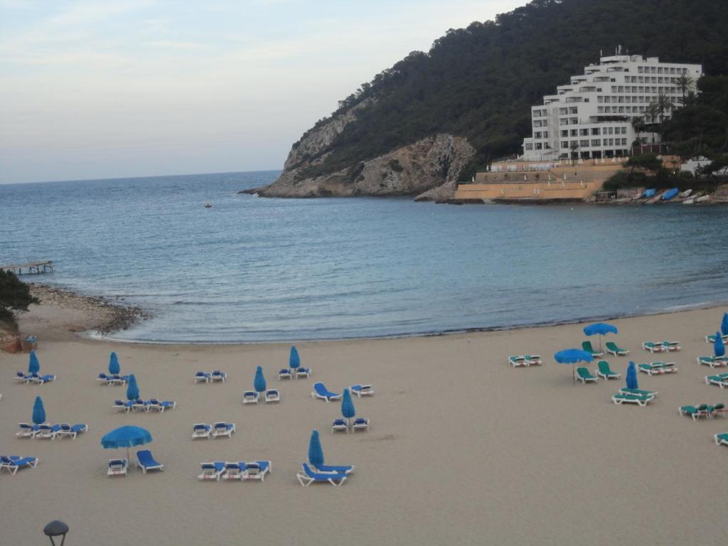 Apartamentos Cala Llonga カラ・ロンガ エクステリア 写真