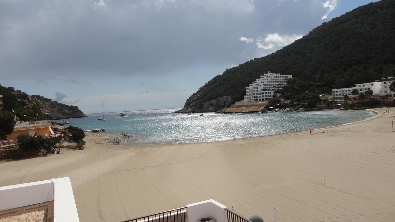 Apartamentos Cala Llonga カラ・ロンガ エクステリア 写真
