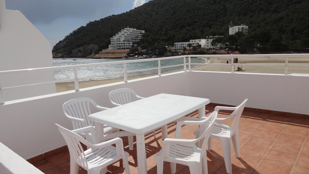 Apartamentos Cala Llonga カラ・ロンガ エクステリア 写真