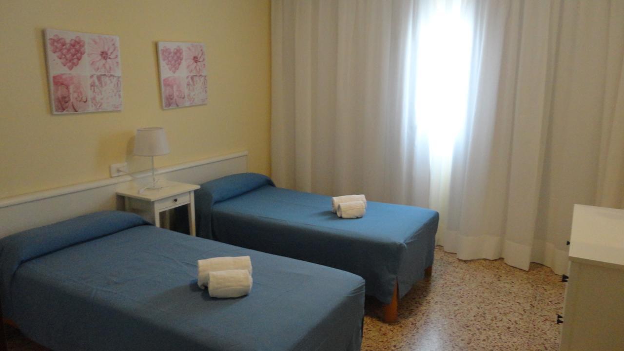 Apartamentos Cala Llonga カラ・ロンガ エクステリア 写真