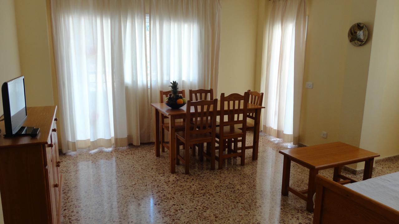 Apartamentos Cala Llonga カラ・ロンガ エクステリア 写真