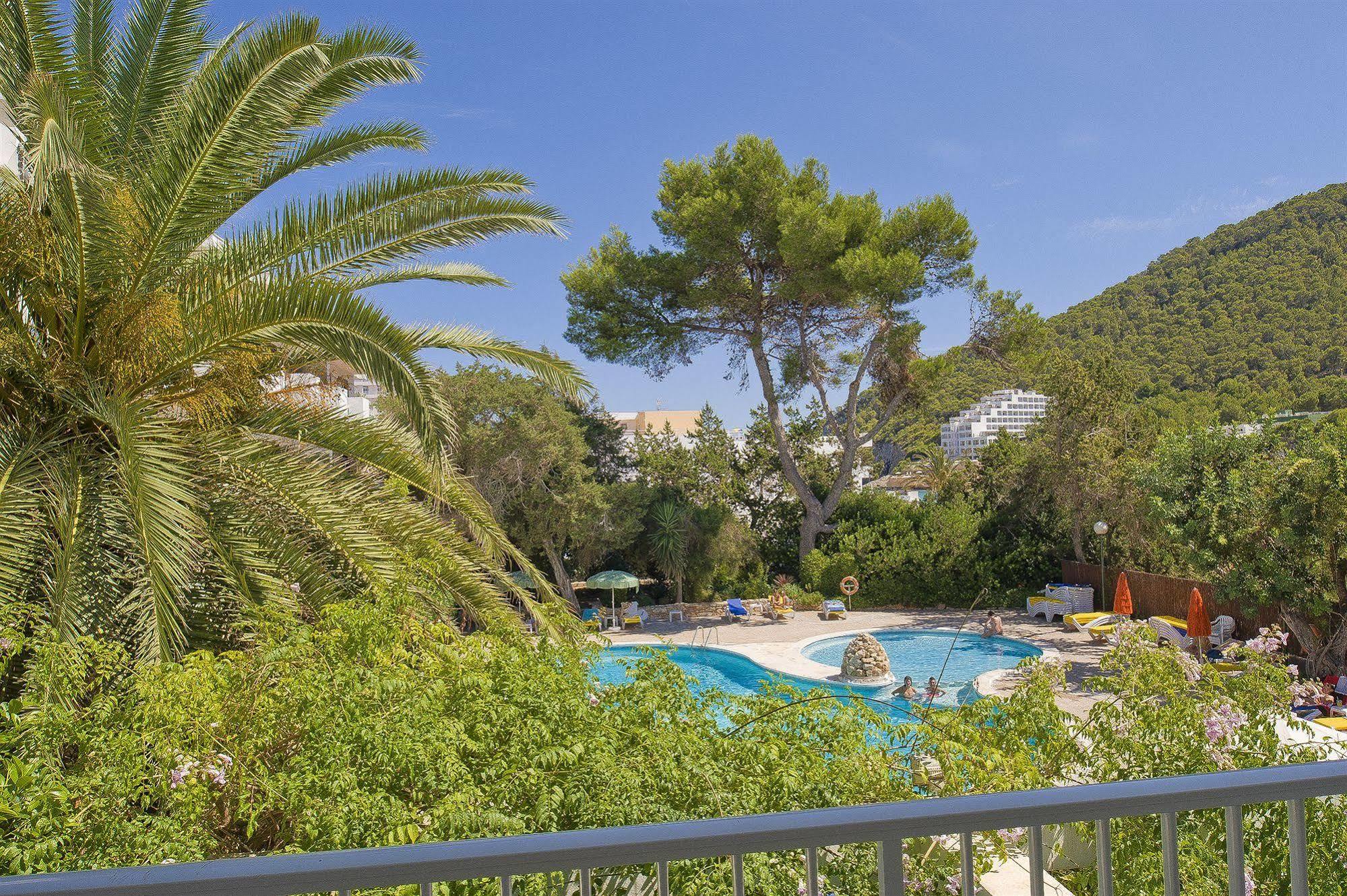 Apartamentos Cala Llonga カラ・ロンガ エクステリア 写真