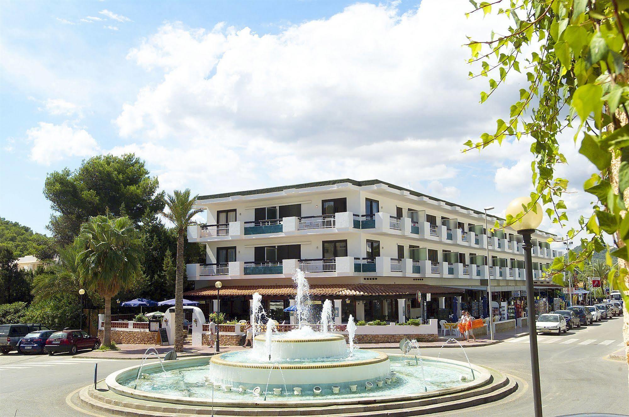 Apartamentos Cala Llonga カラ・ロンガ エクステリア 写真
