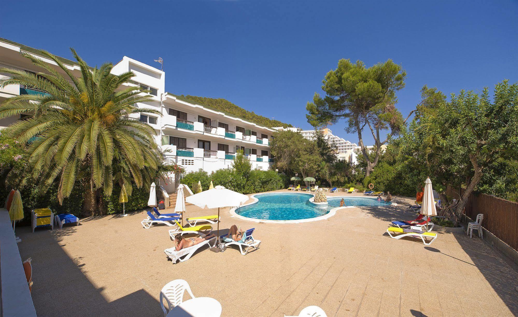 Apartamentos Cala Llonga カラ・ロンガ エクステリア 写真