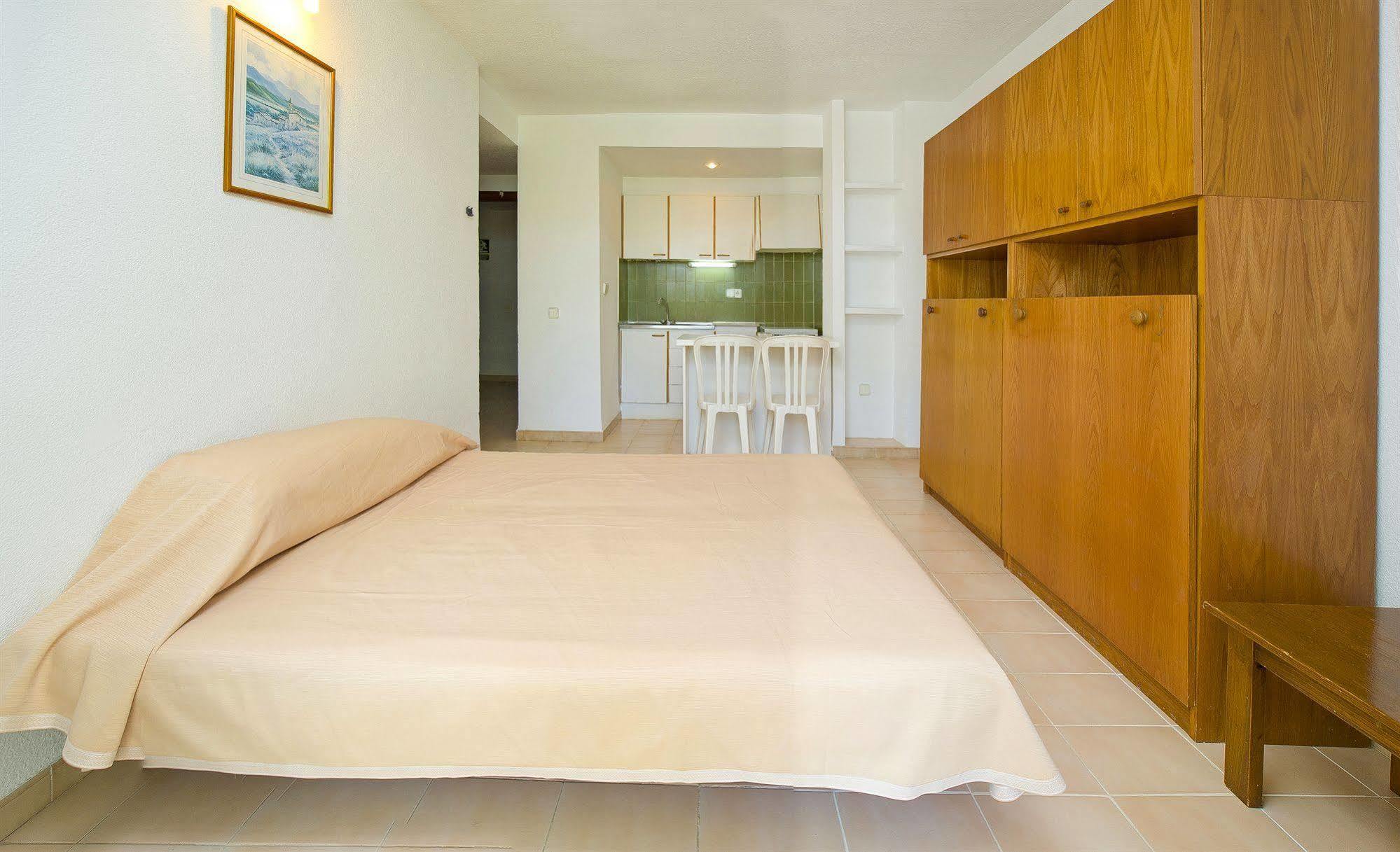 Apartamentos Cala Llonga カラ・ロンガ エクステリア 写真