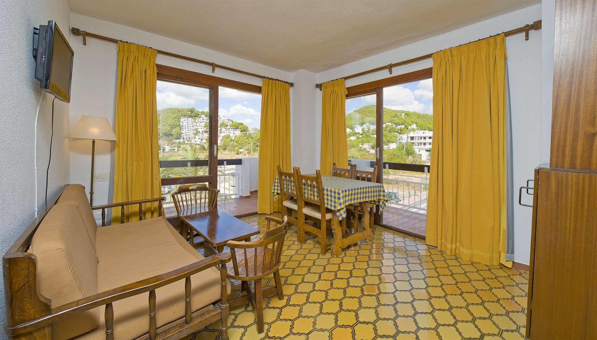 Apartamentos Cala Llonga カラ・ロンガ エクステリア 写真