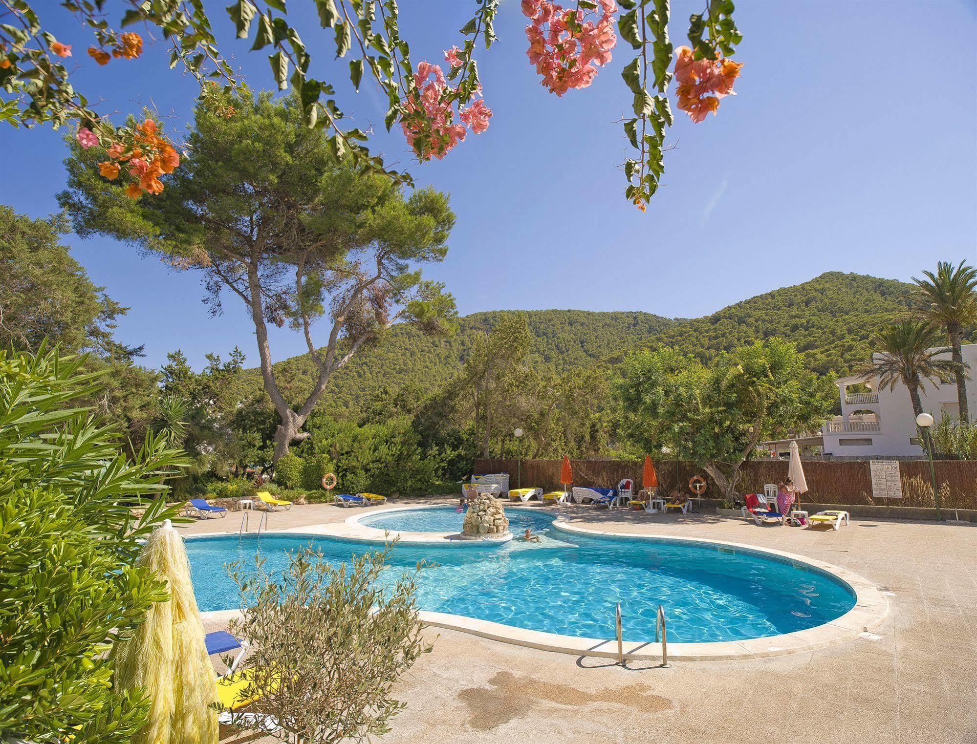 Apartamentos Cala Llonga カラ・ロンガ エクステリア 写真
