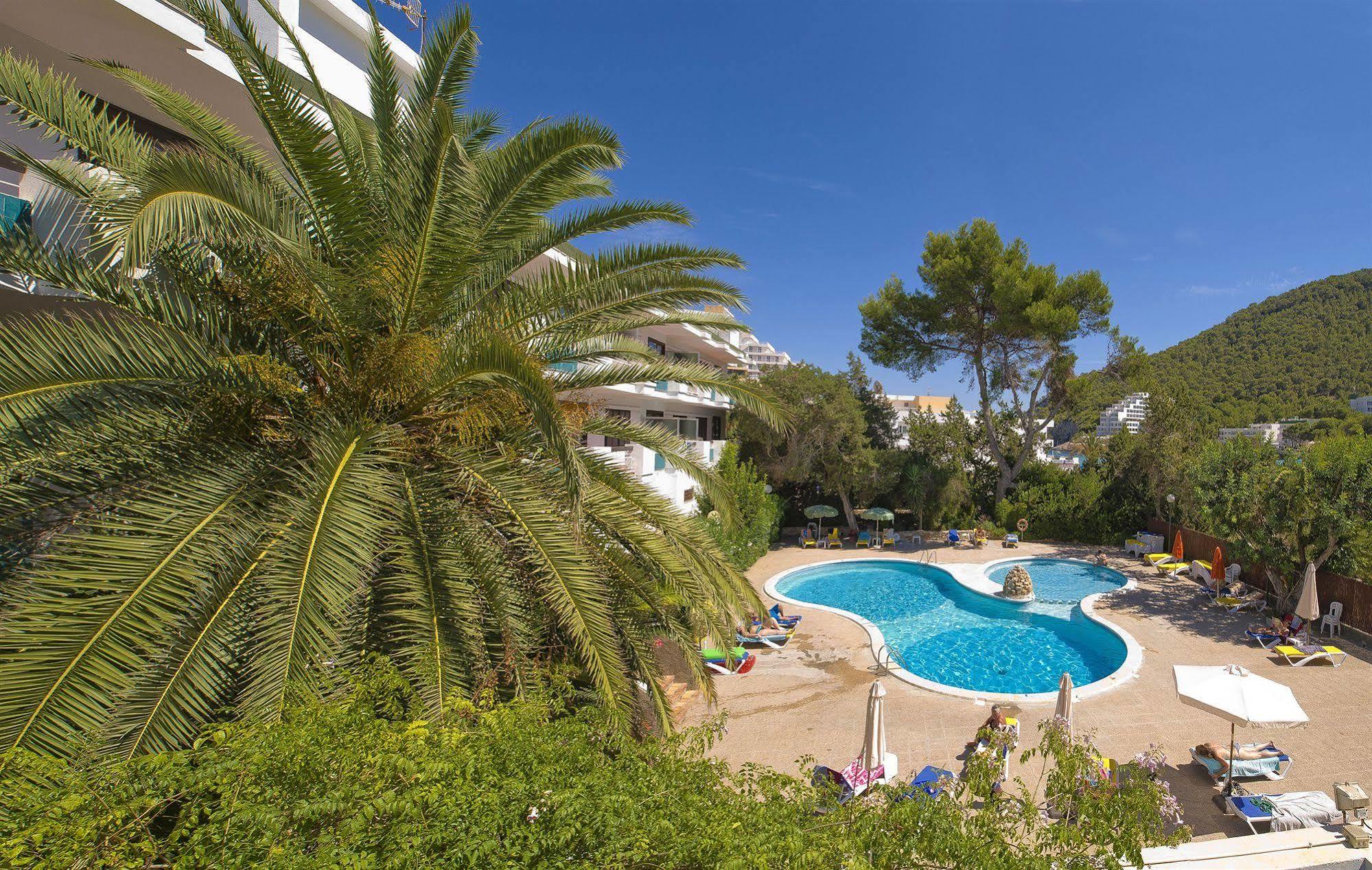 Apartamentos Cala Llonga カラ・ロンガ エクステリア 写真