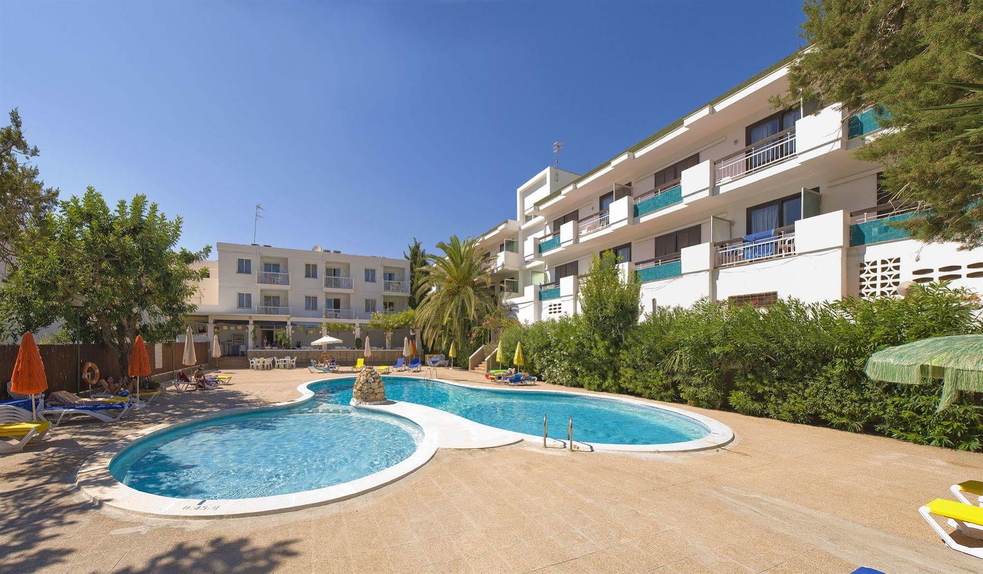 Apartamentos Cala Llonga カラ・ロンガ エクステリア 写真