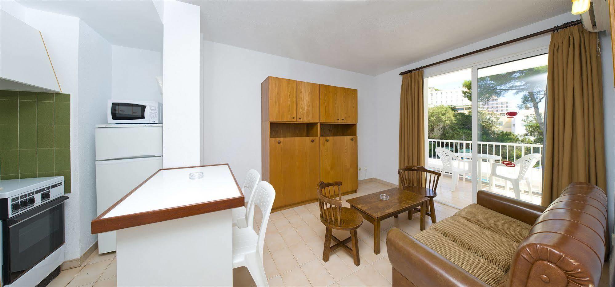 Apartamentos Cala Llonga カラ・ロンガ エクステリア 写真