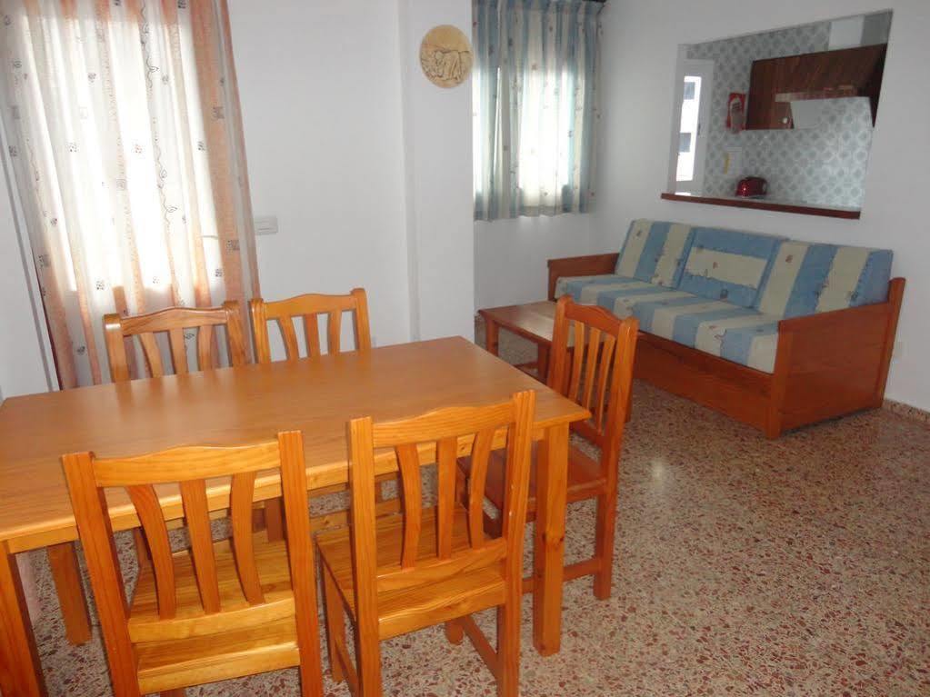 Apartamentos Cala Llonga カラ・ロンガ エクステリア 写真