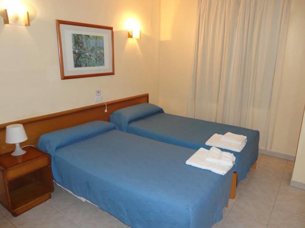 Apartamentos Cala Llonga カラ・ロンガ エクステリア 写真