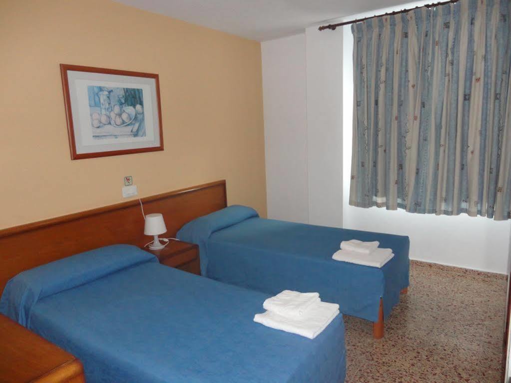 Apartamentos Cala Llonga カラ・ロンガ エクステリア 写真