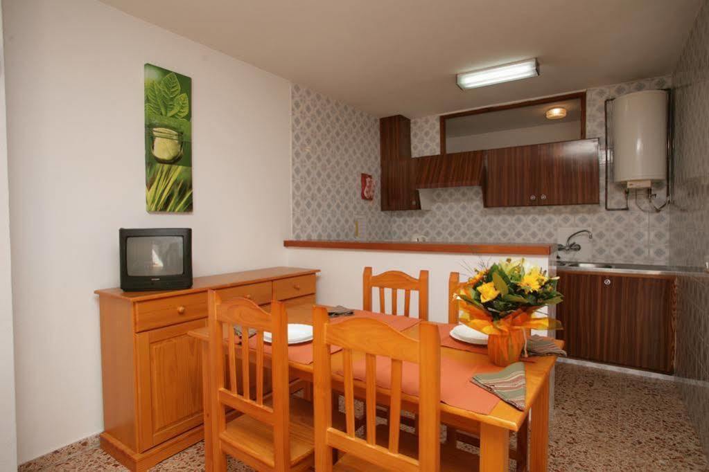 Apartamentos Cala Llonga カラ・ロンガ エクステリア 写真